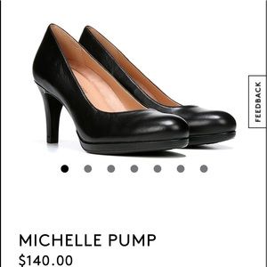 Size 8W Naturalizer Michelle pumps. NWOT in box.
1.3 cm platform, 7.6 cm heel